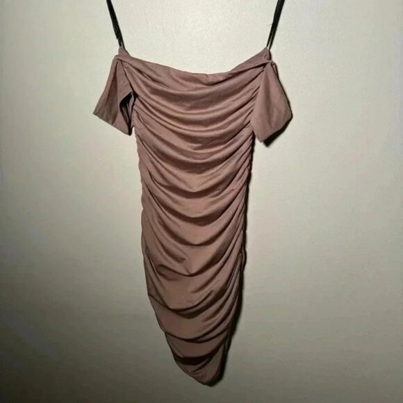 NWT SUPERDOWN REVOLVE MINI OFF THE SHOULDER DRESS RUCHED XXS BODYCON - Picture 4 of 5